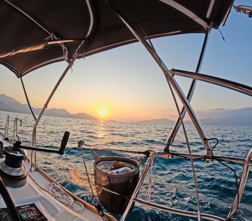 Conceicao de Jacarei Boat Rental | Veleiro Transoceânico em Angra do Reis com Capitão