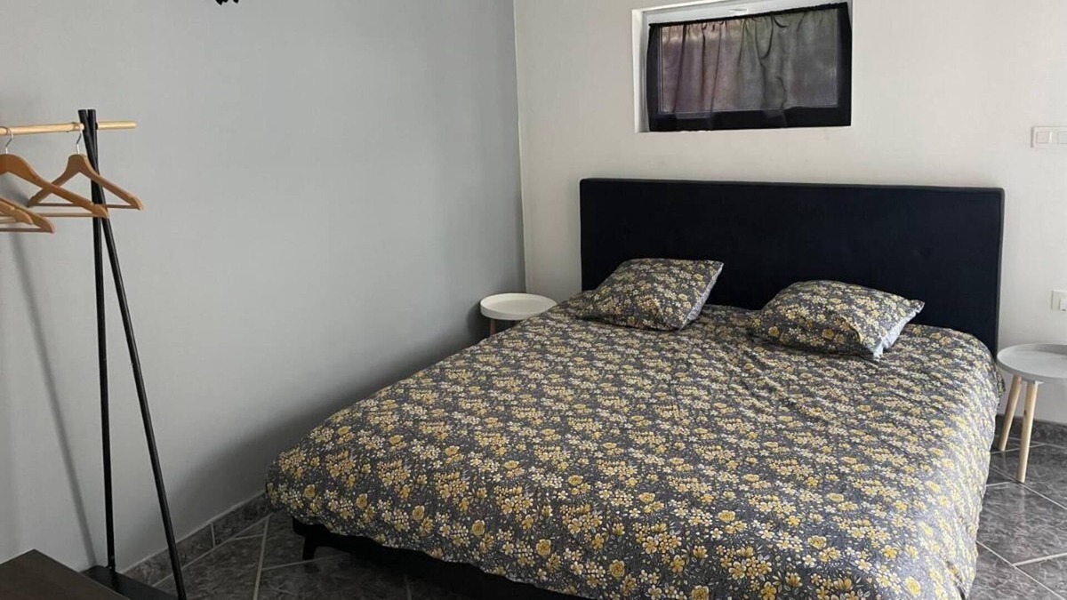 Roujan Apartment | Velezia studio ground floor