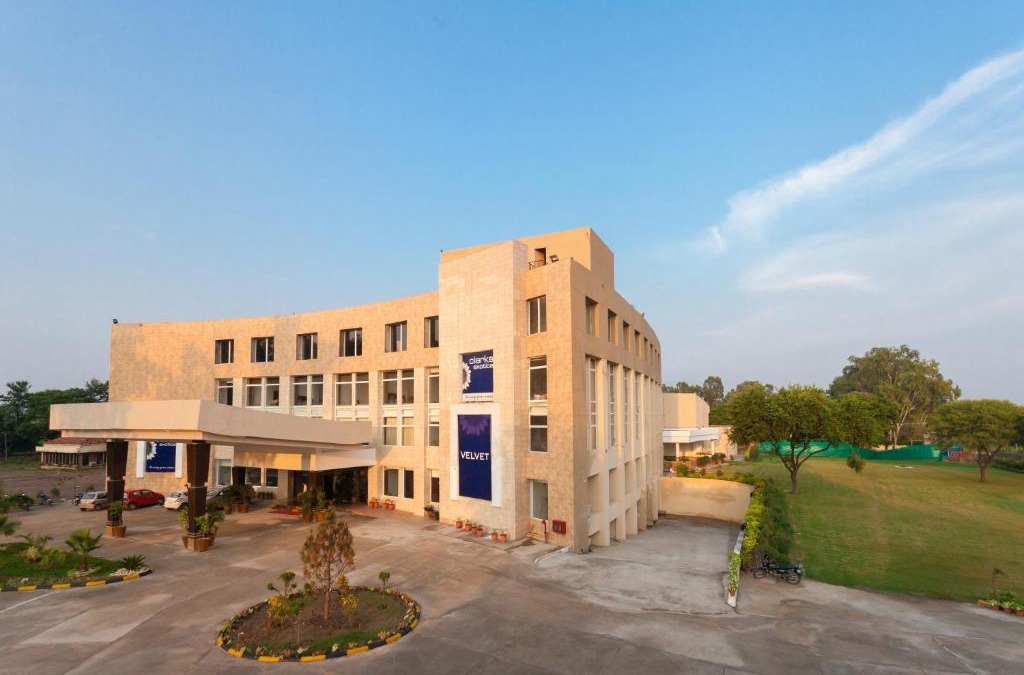 Zirakpur Hotel | Velvet Clarks Exotica