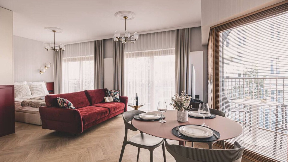 Bydgoszcz Apartment | Velvet Tones Above the Old Town