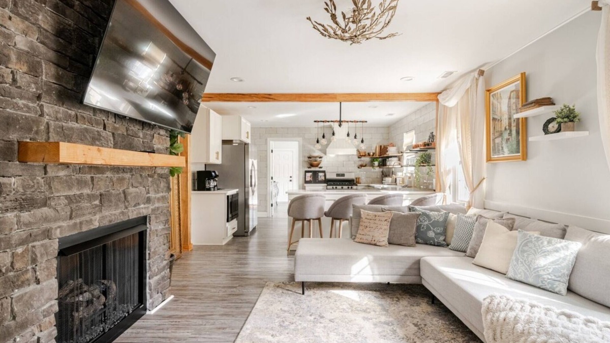 Charlotte House | Venetian: Barrell Sauna, Hot Tub, Cold Plunge, Red Light Therapy & more