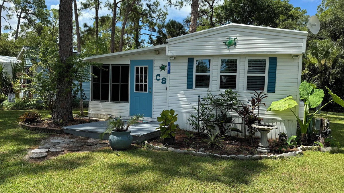 Venice House | Venice Bungalow - Come relax near the Myakka River & 15 Minutes from the Beach!