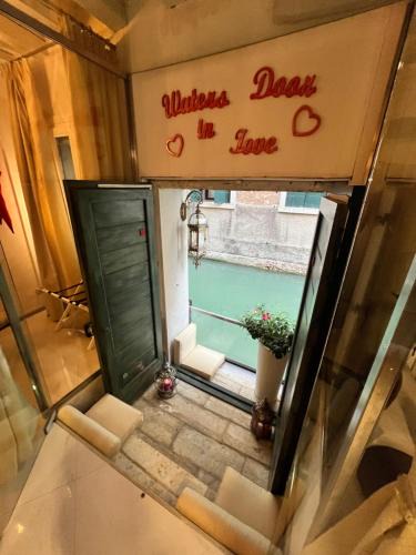 Cannaregio Apartment | Venice Luxury Watersdoor