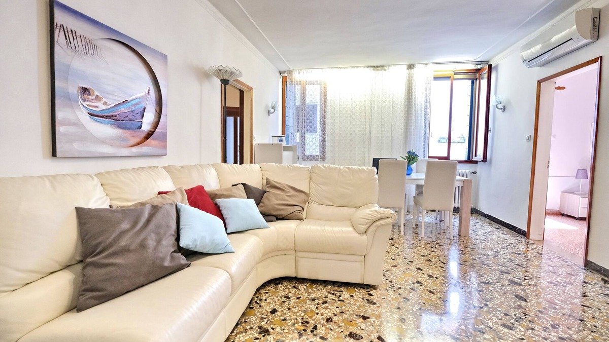 Castello House | Venicelife, large apartment with canal view 850 meters far from San Marco square