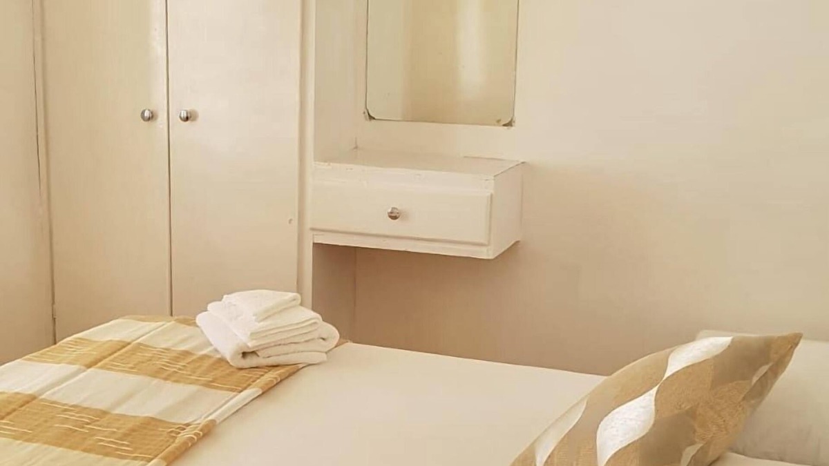 Rockley Apartment | Ventnor House Apartments. Spacious, clean and close to everything you will need.