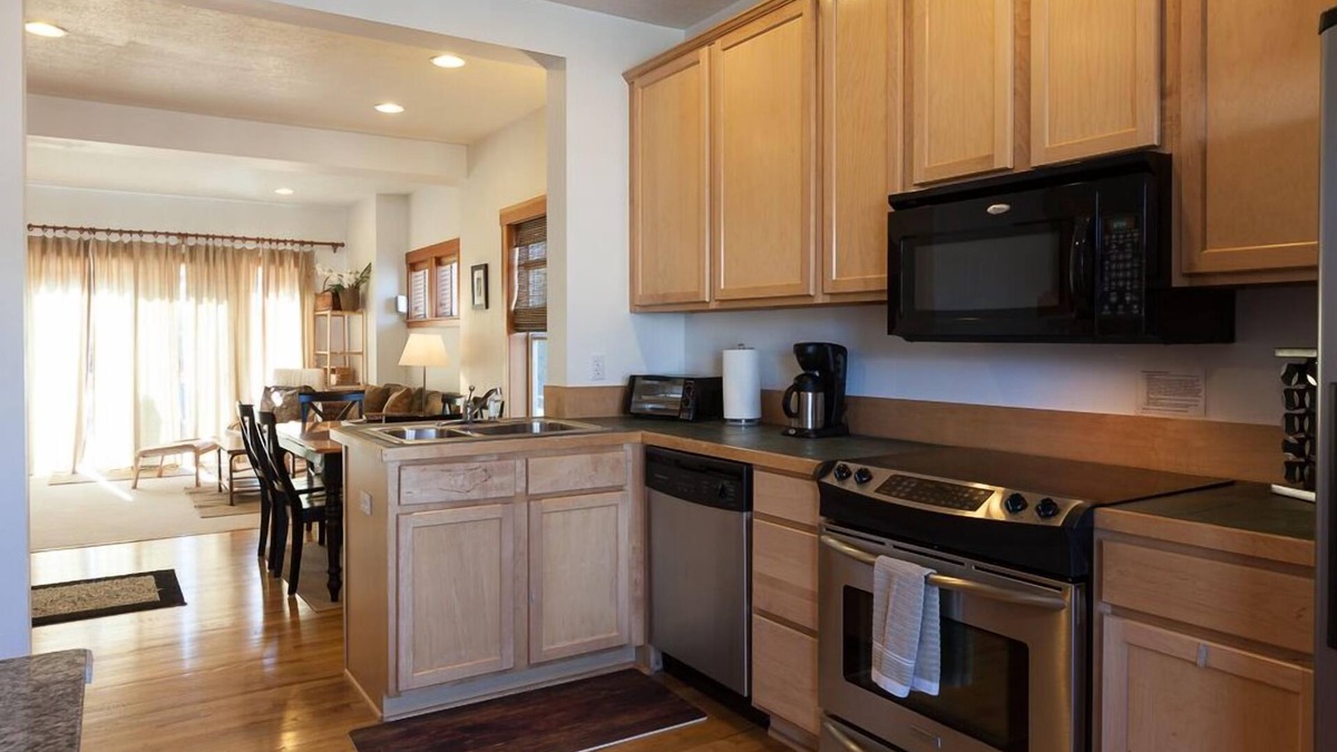 Hood River House | Venturi - Close to Downtown! Glimpses of the Columbia River and Mt. Adams, A/C