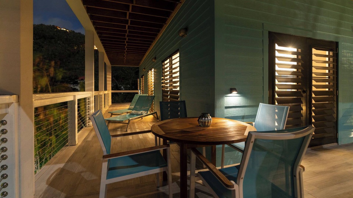 Ajax Peak House | Verandah-style Living Overlooking Coral Bay