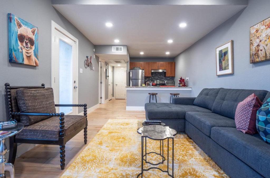 North Loop Apartment | Verandas at Uptown
