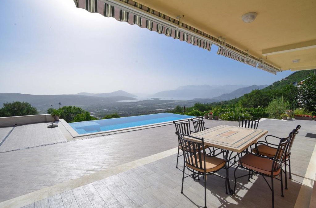 Kotor Apartment | Verbalj apartment with swimming pool