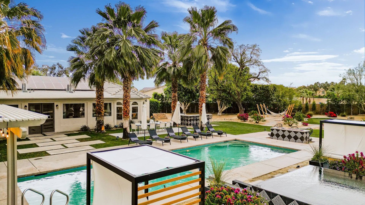 Desert Aire House | Verdent Luxury Villa - 11 bds - sleep 24- 14' infinity spa - pickle ball!