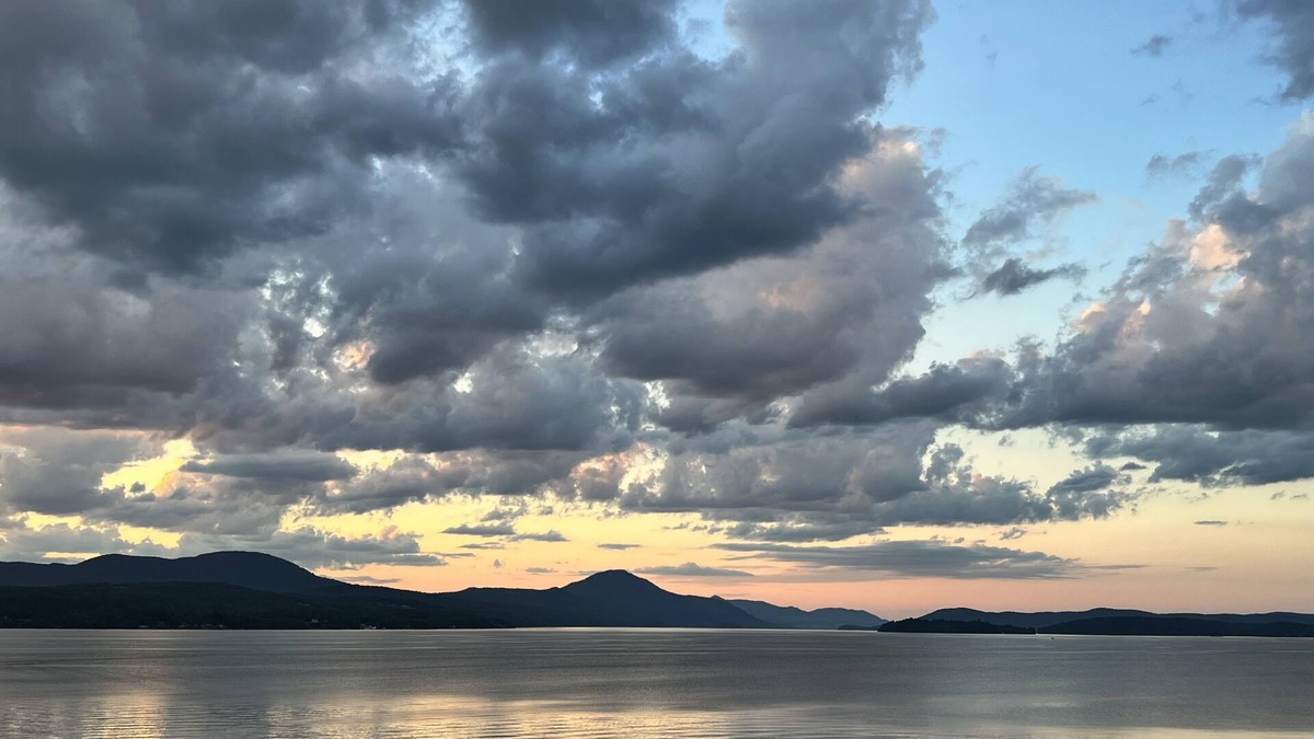Newport House | Vermont Lake House. Stunning lake views & sunsets. Perfect eclipse location
