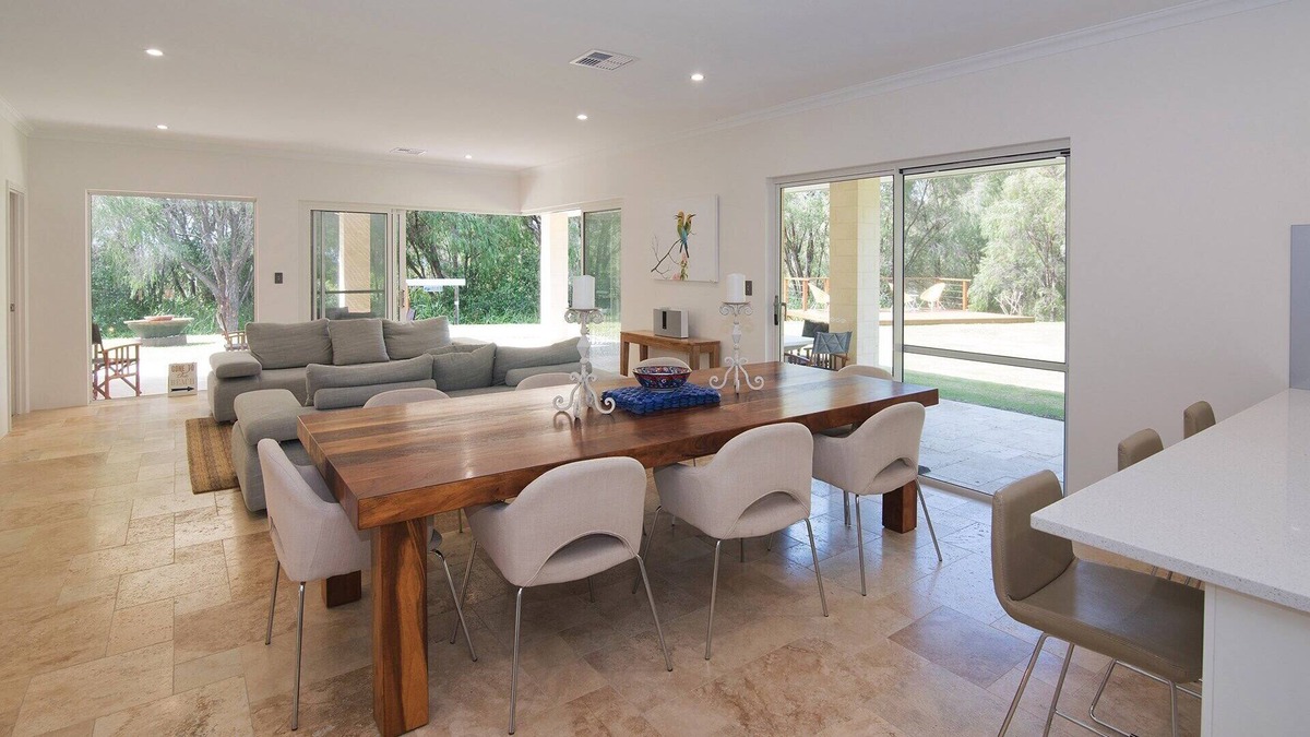 Marybrook House | Vernon Beach House- Ducted Heating/Cooling, WIFI
