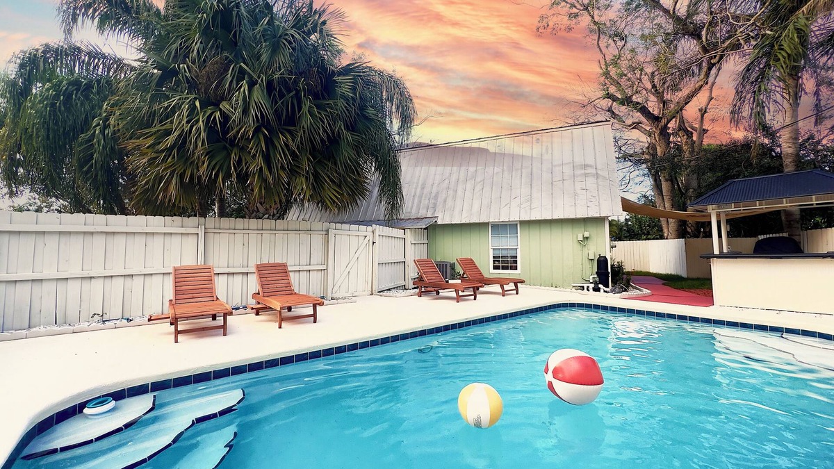 Florida Ridge House | Vero Beach Gem: Pool, Game Room, King Beds, minutes to the beaches.