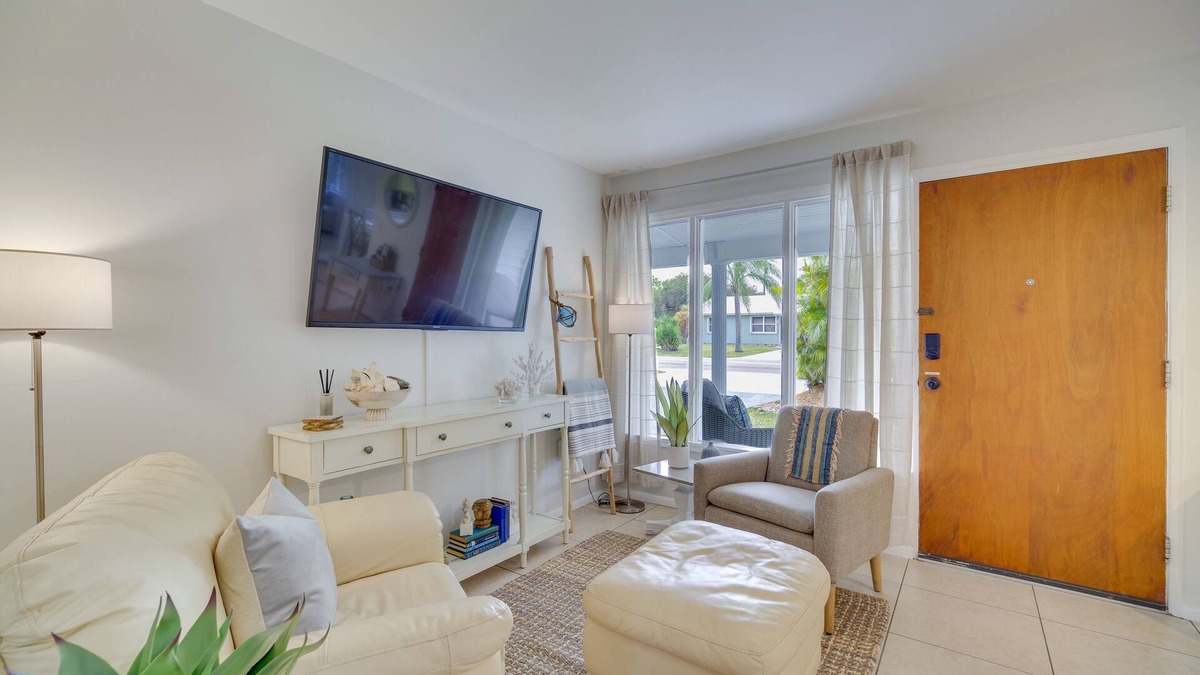 Rock Ridge House | Vero Beach Vacation Rental ~ 3 Mi to the Ocean!