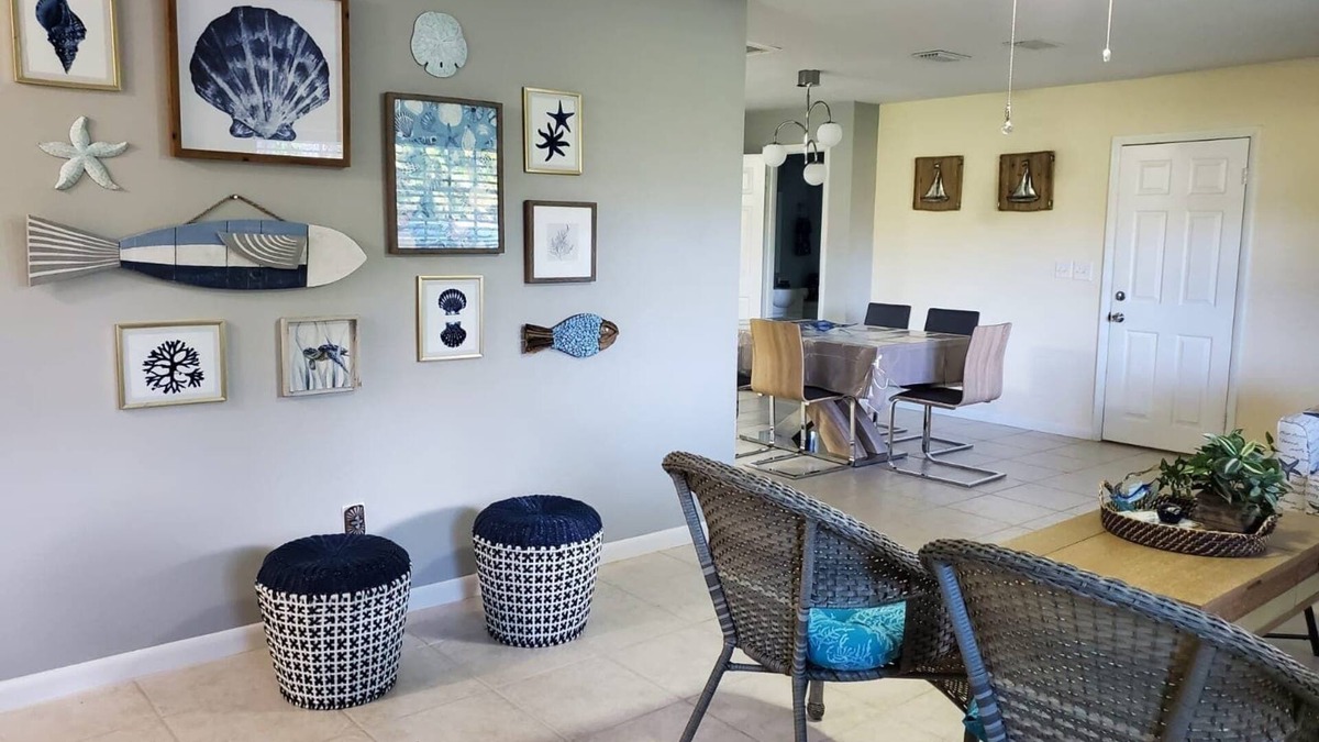 Florida Ridge House | VeroHouse: 3BR 2BA, pet friendly, beautiful fenced back yard, quiet neighborhood
