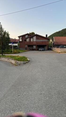 Tromsdalen Apartment | Very centrally located apartment with free parking