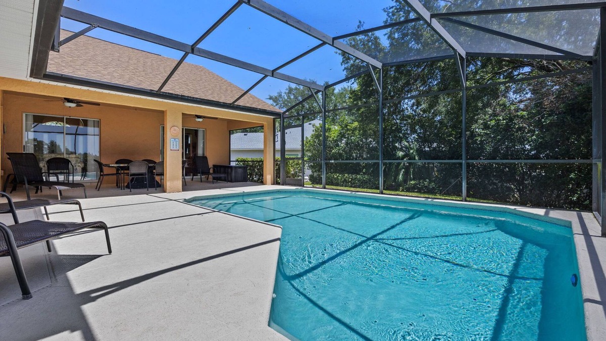 Greater Groves House | VERY CLEAN & SPACIOUS! Pool, Game Room, BBQ, 2 King Masters-Close to Disney!