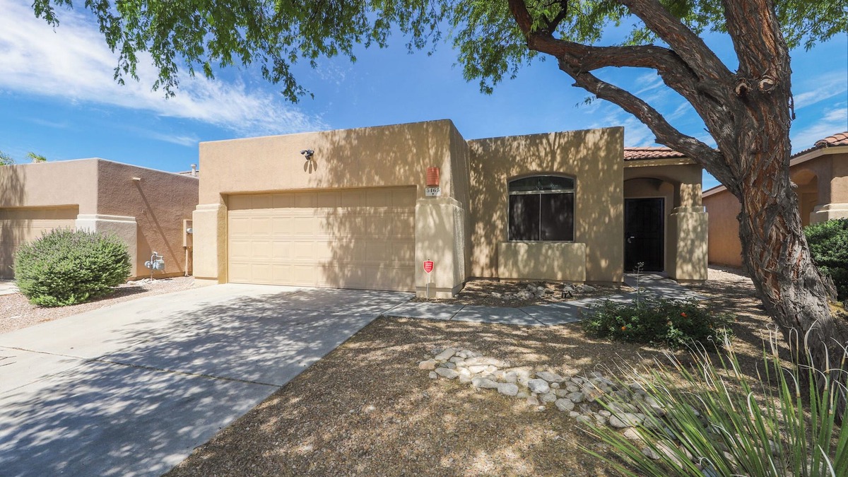 Riverside Crossing House | VERY CLOSE TO GREAT RESTAURANTS 5 MIN TO TUC MALL AND 10 MIN TO LA ENCANTADA.