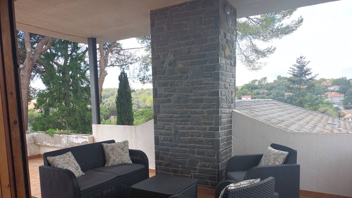 Llica d'Amunt Ski Chalet | Very close to the Montmelo circuit. Ideal for work. Barbecue, pool and games