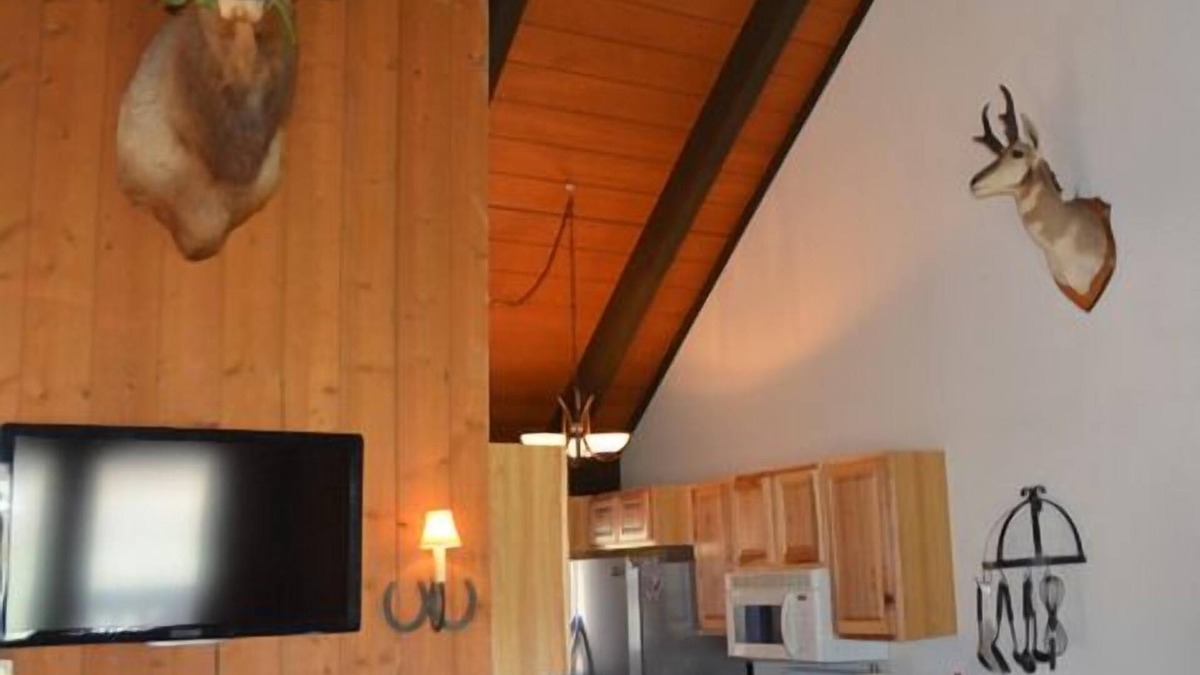 Big Sky Meadow Village Condo | Very Comfortable Condo -Ski & Play All Day Then Relax In This Welcoming Retreat