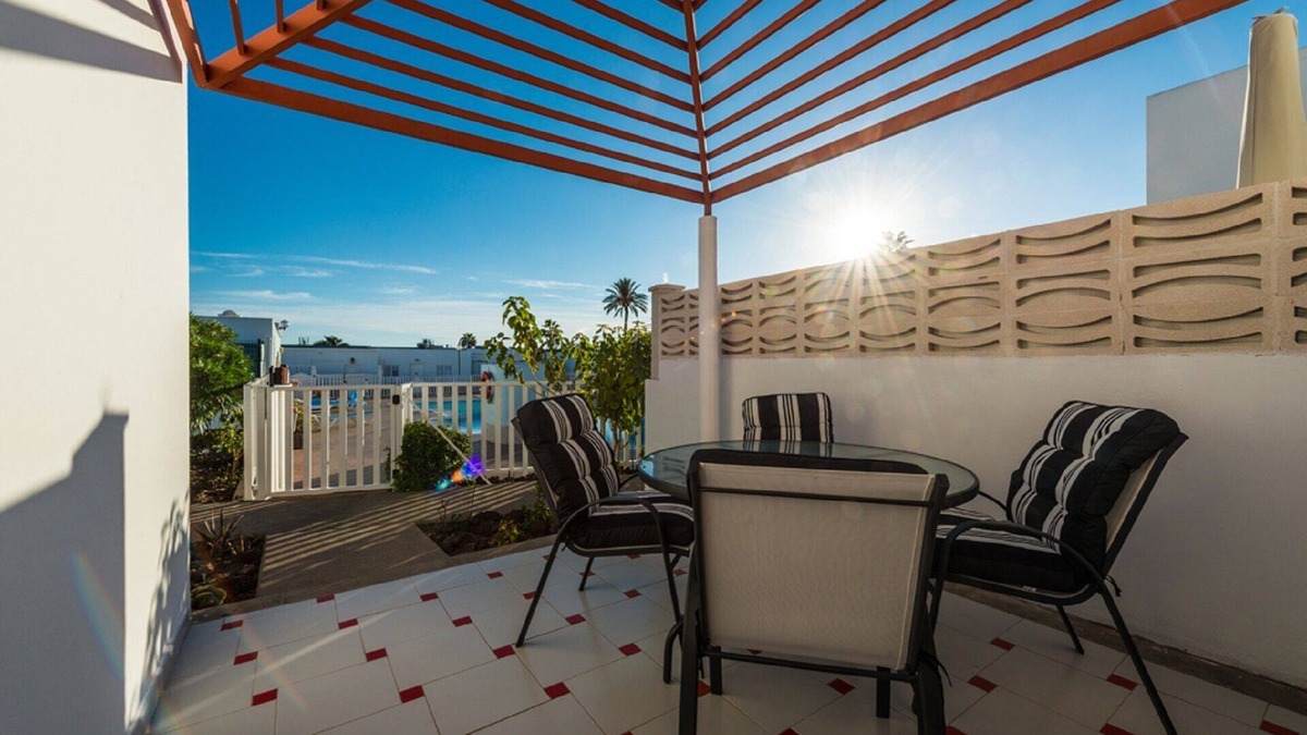 Sonnenland House | Very comfortable exclusive refurbished bungalow with parking, free wifi and swimming pool