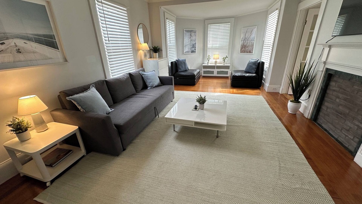 Top of the Hill Apartment | Very Cool 2 bed/1 bath/Pullout Sofa (sleeps 6)/Dog Friendly Apartment on Historic Spring St.