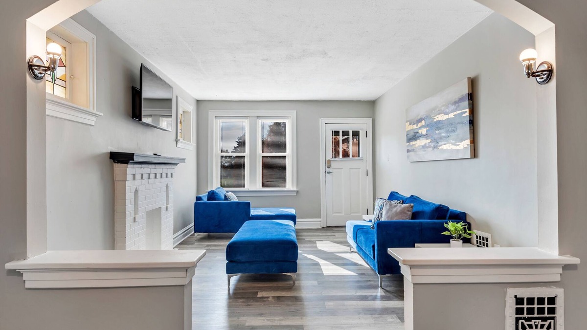 St. Louis Apartment | Very Cozy Spacious 3BR +Free Front Street Parking, Fast Wifi!