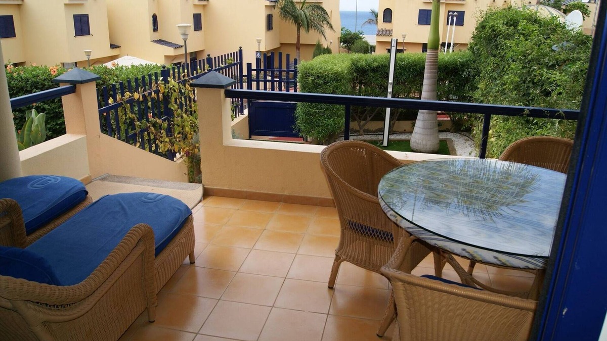 Costa Meloneras House | Very spacious bungalow with terrace, sea views, community pool and jacuzzi.