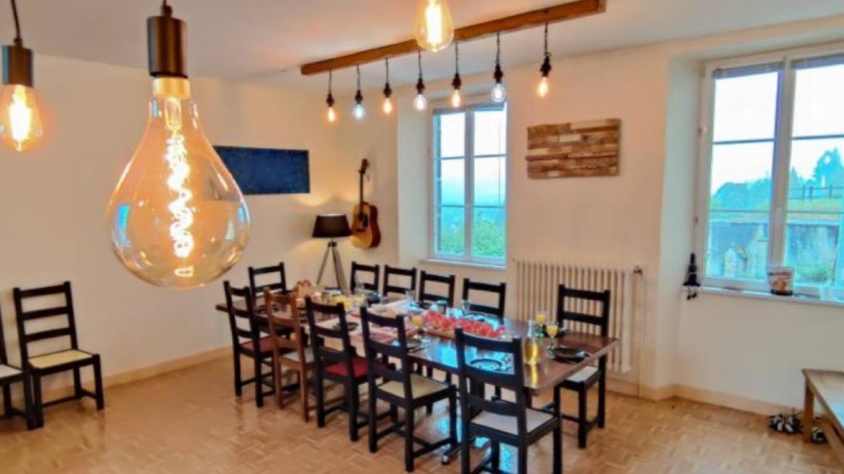 Vic-sur-Cere House | Very large 15-person gite in a former monastery
