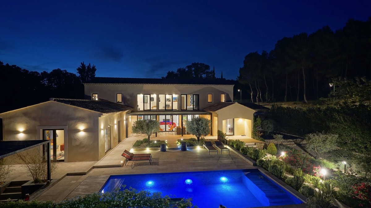 Paradou House | Very large new design house with pool ideally placed