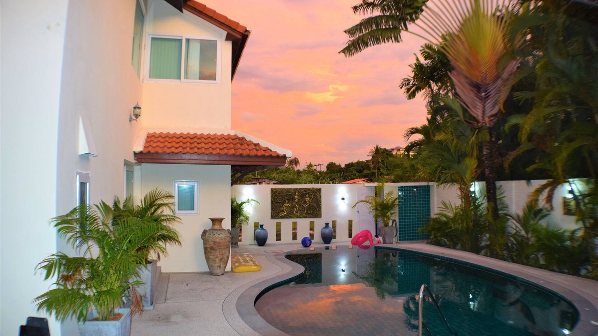 Rawai Villa | Very large Villa suitable for a large group up to 10 people or even 2 families