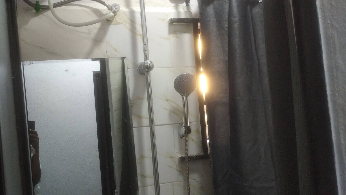 Oshodi-Isolo Apartment | very neat and quiet place with security