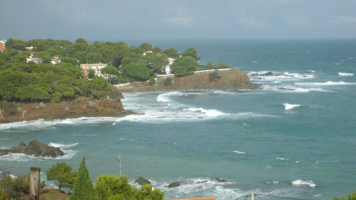 Llanca Apartment | Very nice apartment, magnificent sea and mountain view, enjoy before season
