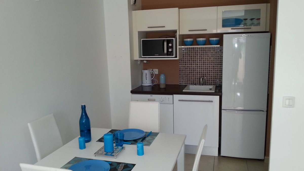 Hyeres City Centre Apartment | Very nice spacious and bright apartment T3 any comfort (terrace 25m2)