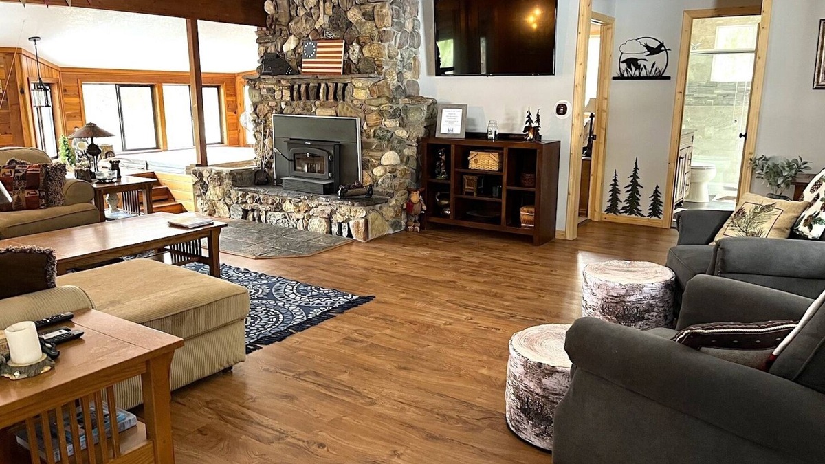 Priest River Cabin | Very open, beautiful and cozy one level, 3 bed, 2 bath Cabin all on ONE LEVEL.