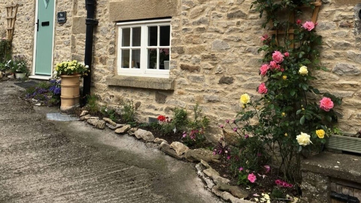 Skeeby Cottage | Very pretty Yorkshire stone cottage