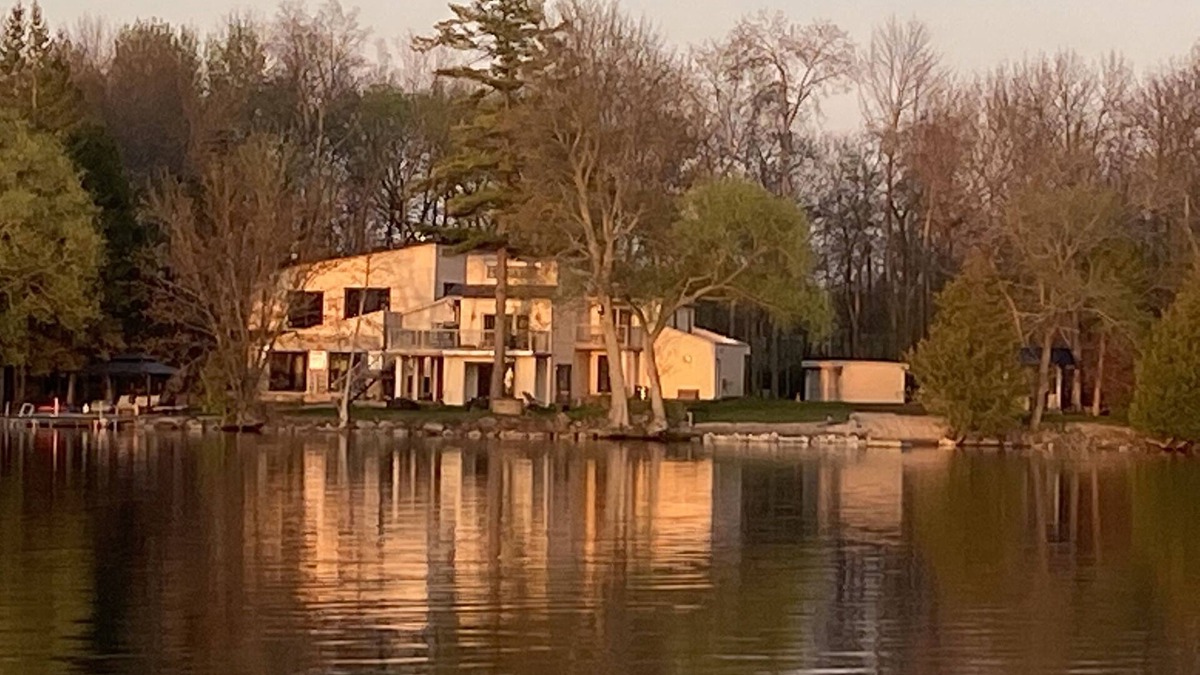 Selwyn House | Very private Lakehouse rental