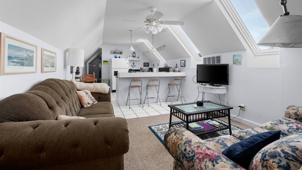 Charlevoix Apartment | Very Private Location, 2nd Floor, Personal Hot Tub, WiFi, AC, Pet Friendly