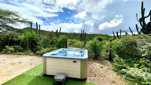 Savaneta Apartment | Very quiet apartment with lots of privacy and a tub on the edge of a national park!