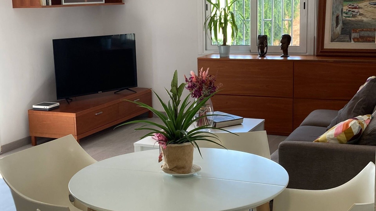 La Font d'en Fargues Apartment | Very Quiet & Tranquil Area, Next to Large Parks, Well Connected to City-centre