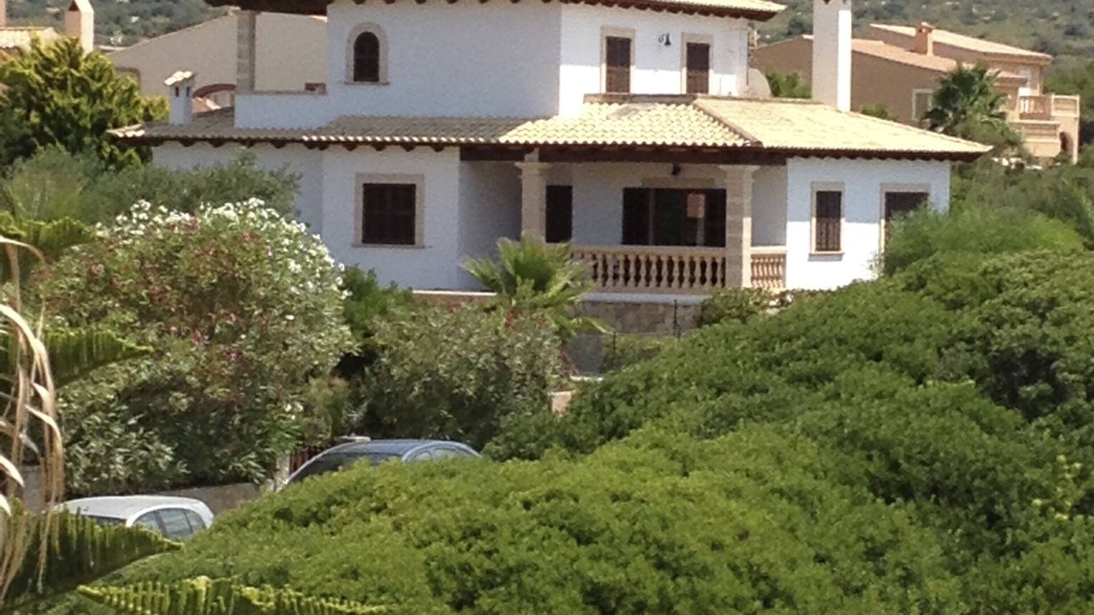 Urbanizacion S'Estanyol Villa | Very spacious villa with swimming pool, 25 meters from a long wild beach