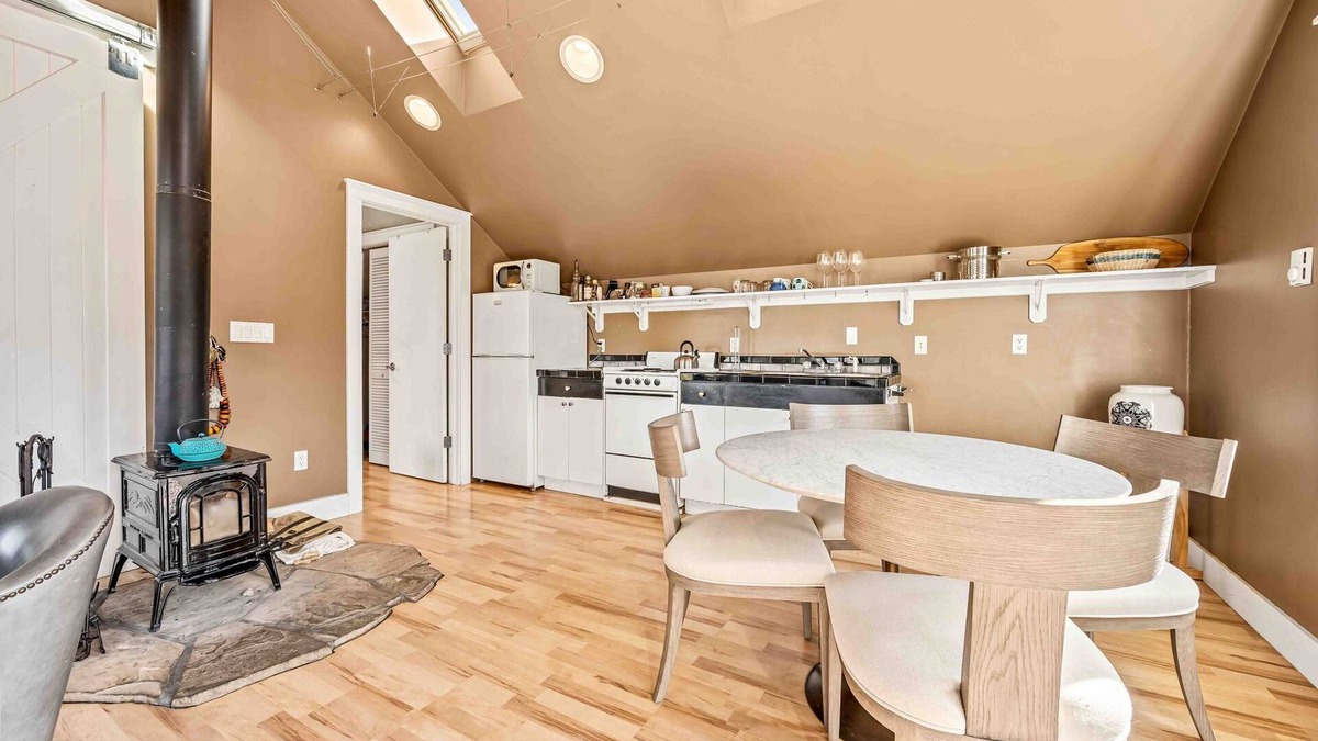 Nederland Ski Chalet | Very spacious vaulted ceiling 1-bdrm Chalet in Ned, 10 min from skiing, Views