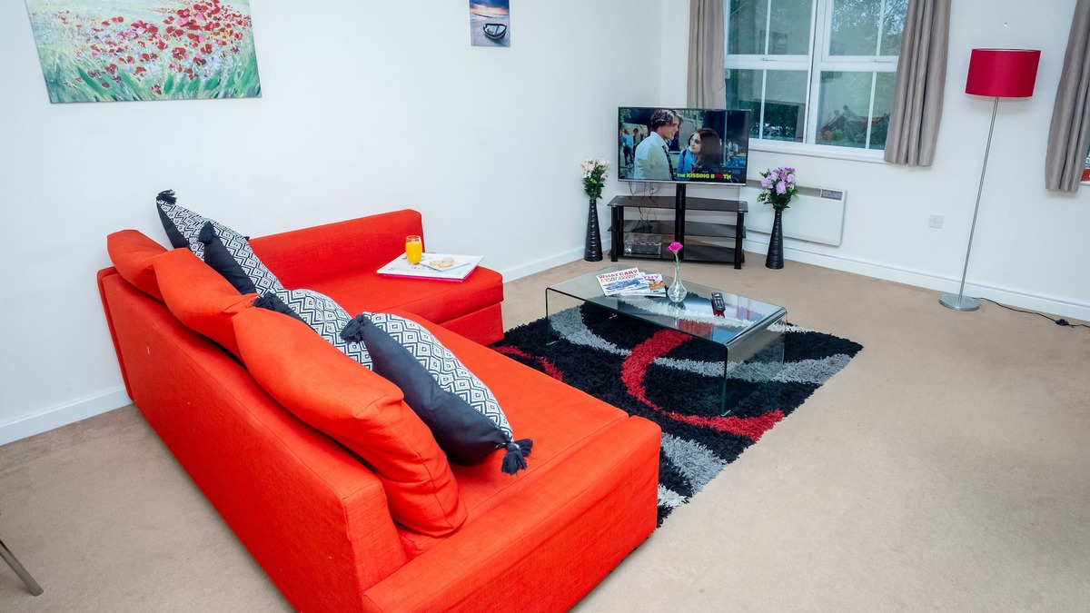 Fenny Stratford Apartment | Very stylish and spacious apartment!