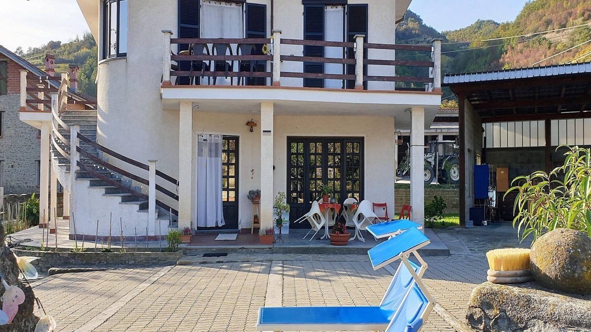 Vesime House | Vesime Villa with Garden