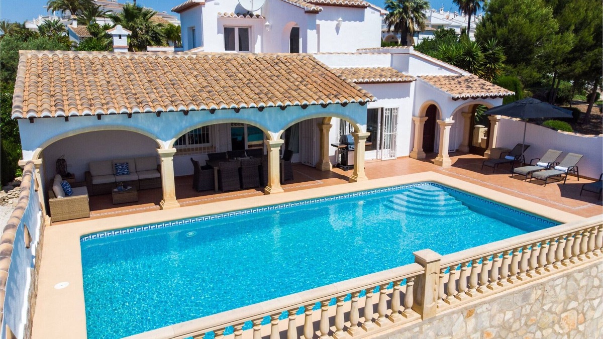 La Sabatera Villa | Vesper- renovated villa - 4 bedrooms - pool table