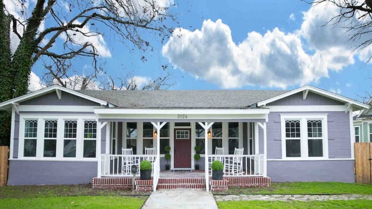 Austin Ave. House | Vesper Violet House - Hot Tub - Uptown District