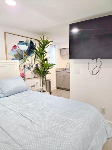 East Side House | Vessel Hotel Studio Suites of Atlanta, GA