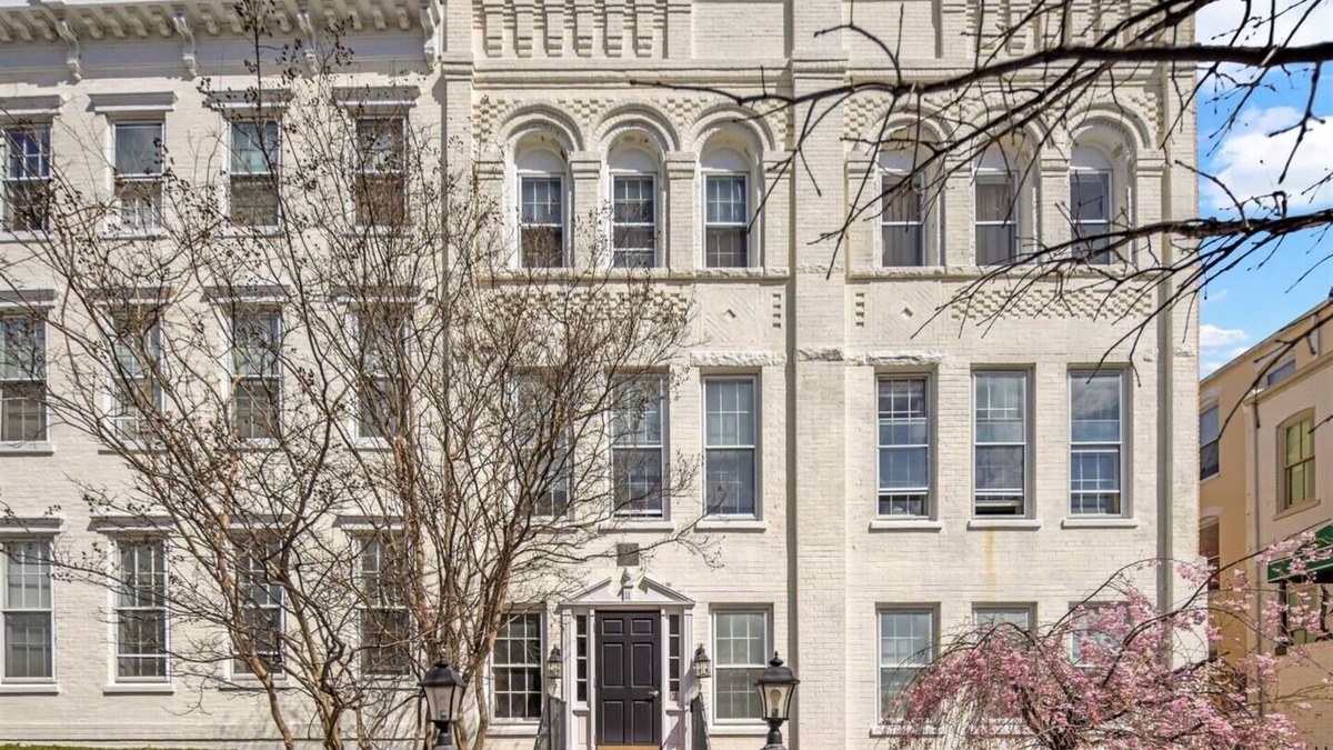 Capitol Hill Condo | Veteran Owned 1 block to Capitol Top Floor - Closest Building to Capitol