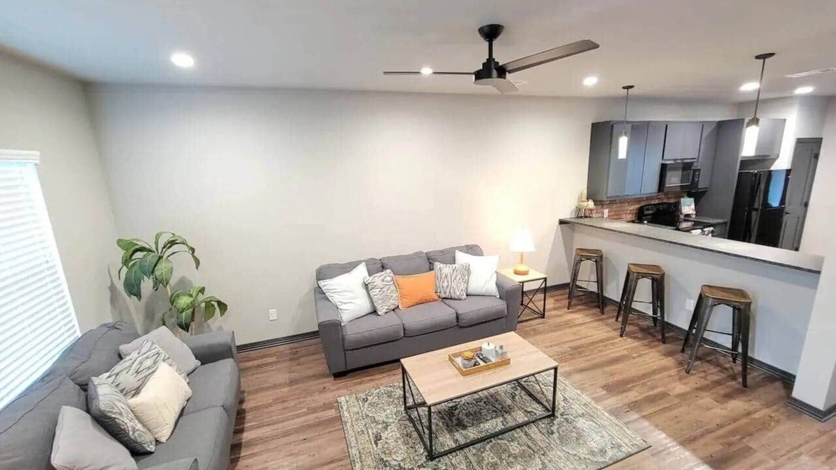 College Station House | Veteran's Park Condo #708 - 2bed/2.5bath w/pool