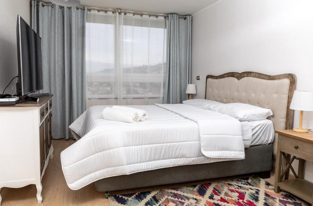Vina del Mar Apartment | Viña Retreat - 2BR W/Pool, Wifi & Parking